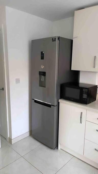 3 Stories, 5 Bedroom House In Prime Location With Balcony And Shared Garden Liverpool Bagian luar foto