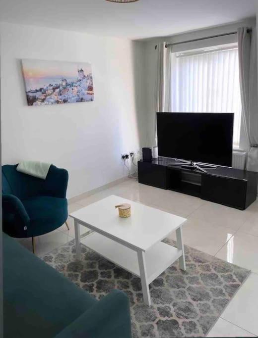 3 Stories, 5 Bedroom House In Prime Location With Balcony And Shared Garden Liverpool Bagian luar foto