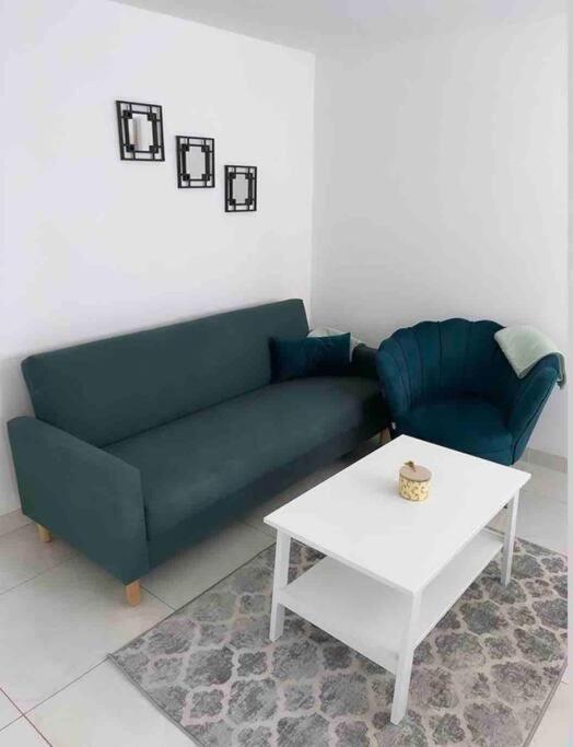 3 Stories, 5 Bedroom House In Prime Location With Balcony And Shared Garden Liverpool Bagian luar foto