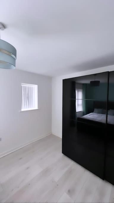 3 Stories, 5 Bedroom House In Prime Location With Balcony And Shared Garden Liverpool Bagian luar foto
