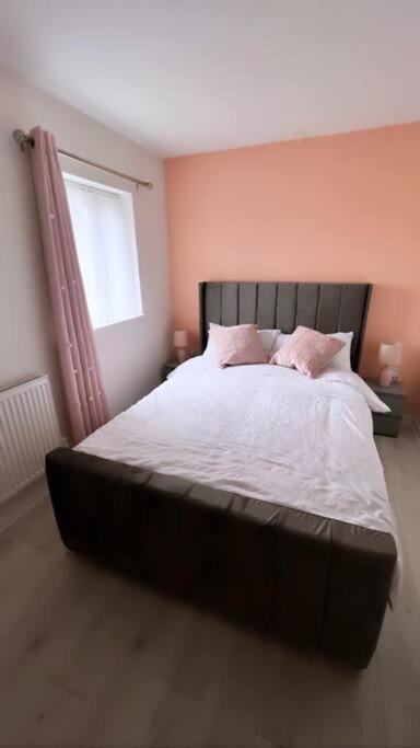3 Stories, 5 Bedroom House In Prime Location With Balcony And Shared Garden Liverpool Bagian luar foto