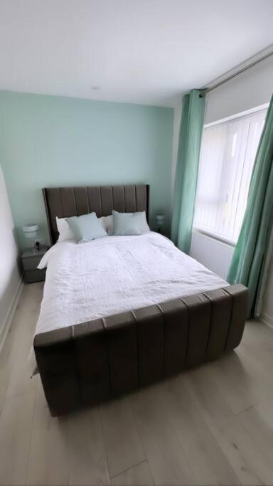 3 Stories, 5 Bedroom House In Prime Location With Balcony And Shared Garden Liverpool Bagian luar foto